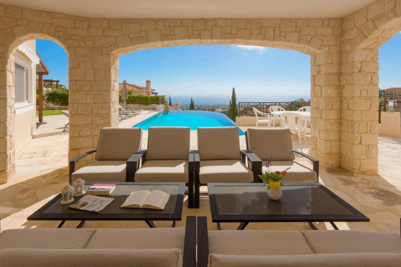 Resitour - Perneri Four Bedroom Villa Paphos Extérieur photo