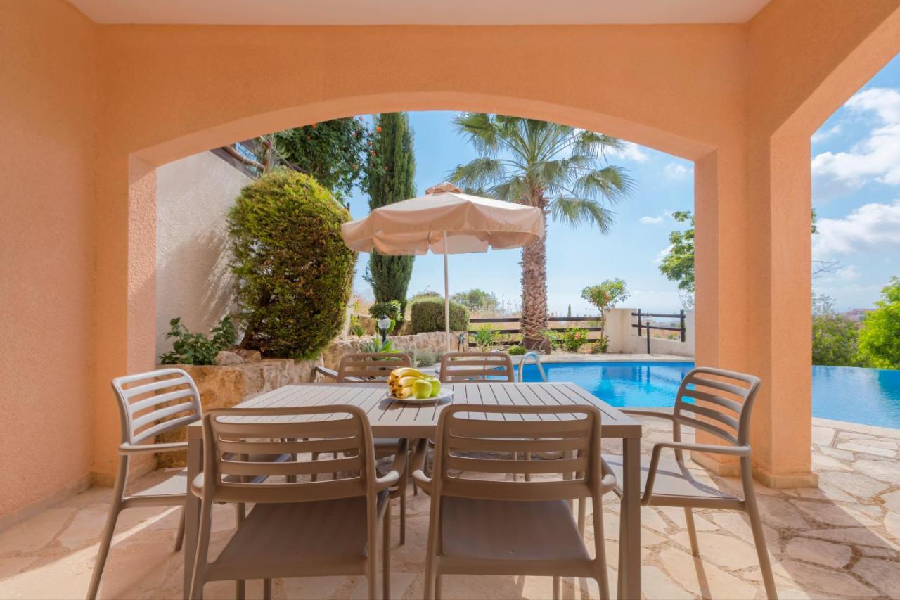 Resitour - Perneri Four Bedroom Villa Paphos Extérieur photo