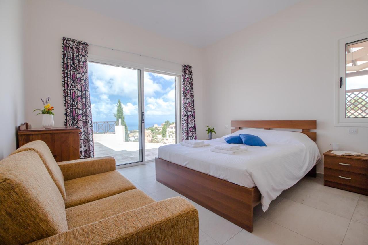 Resitour - Perneri Four Bedroom Villa Paphos Extérieur photo