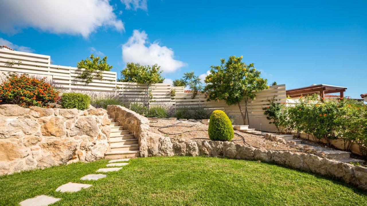 Resitour - Perneri Four Bedroom Villa Paphos Extérieur photo